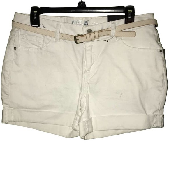 APT9 WHITE WITH PINK BELT MID RISE JEAN SHORTS SIZE 8 - Picture 1 of 4